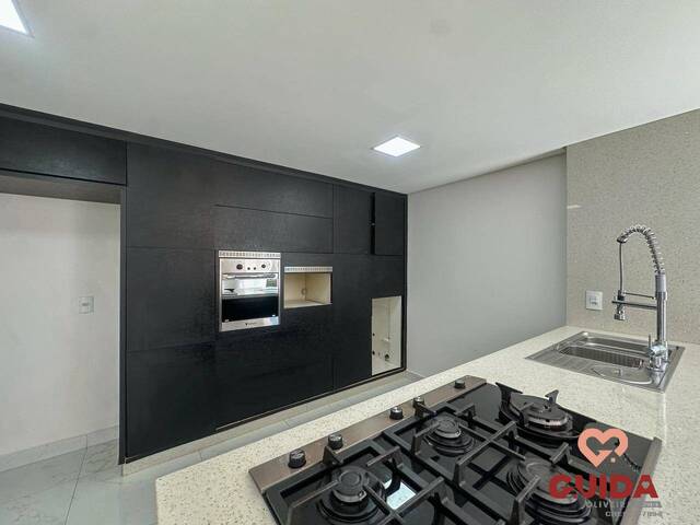 Sobrado para Venda em Cascavel - 4