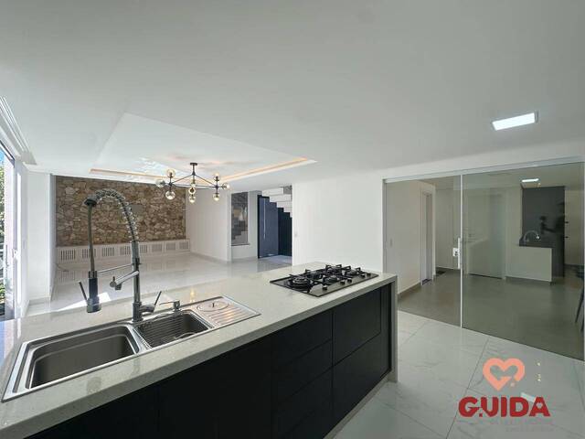 Sobrado para Venda em Cascavel - 5